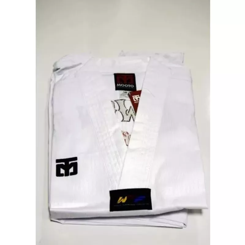 Dobok Basic 2 Flykick col blanc MOOTO WTF avec broderie "TAEKWONDO"
